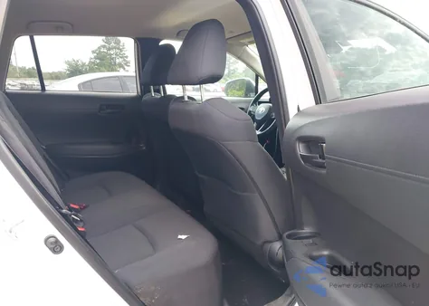 2022 Toyota Corolla Cross Le z USA, uszkodzony, nr VIN 7MUCAAAG8NV013343